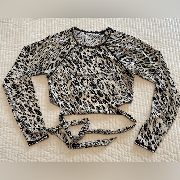 All In Motion Womens Leopard Print Long Sleeve Activewear Cropped Top Medium - Picture 6 of 7